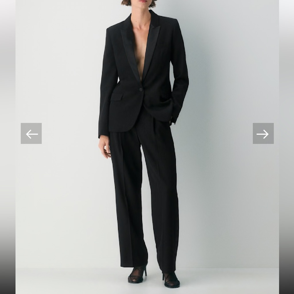 Aritiza Suit
